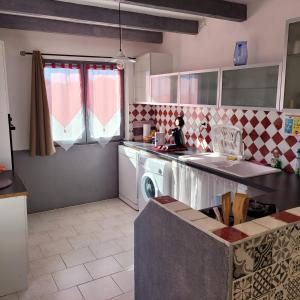 Nhà bếp/bếp nhỏ tại Appartement agréable et spacieux ensoleillé