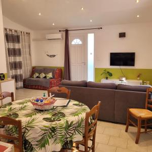Posezení v ubytování Appartement agréable et spacieux ensoleillé