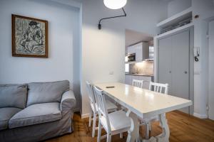JCL first apt in the hearth of Florence tesisinde bir oturma alanı