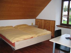 Voodi või voodid majutusasutuse Auberge du Prévoux toas