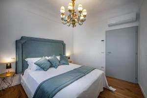 JCL first apt in the hearth of Florence tesisinde bir odada yatak veya yataklar