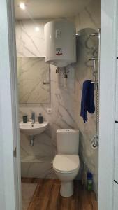 Ванна кімната в Апартаменты улица Владимира Бызова