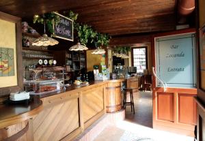 a bar in a restaurant with a counter at Locanda La Sosta in Cavaion Veronese