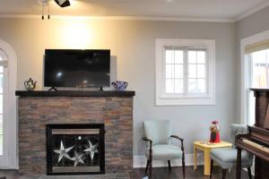 a living room with a fireplace with a flat screen tv at CasaMagnolia - Cheerful 3-bdrm home, free parking, 30 days or more in San Antonio