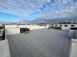 Galeriebild der Unterkunft New villa with rooftop terrace and pool in Daya Nueva