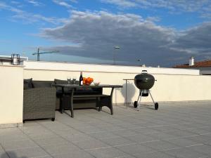 Galeriebild der Unterkunft New villa with rooftop terrace and pool in Daya Nueva