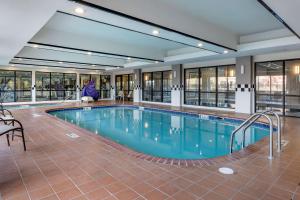 a large swimming pool in a building with a building at Best Western Plus Castlerock Inn & Suites in Bentonville