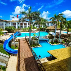 a pool at the resort with palm trees and a boardwalk at Tree Bies Resort in Entre Rios