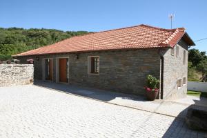 a brick house with a tile roof at Casa do Olival in Macedo de Cavaleiros
