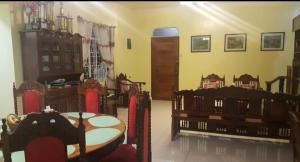 Posezení v ubytování Serdena Homestay Fronting Cuatro Islas