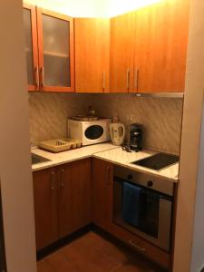 A kitchen or kitchenette at Ski Zone at Gondola, Perfect One Bdrm, Fast WiFi, Netflix, Quiet, Warm