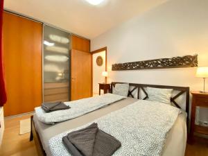 Posteľ alebo postele v izbe v ubytovaní Downtown Vibe-Király II apts w private balcony