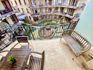 Balkón alebo terasa v ubytovaní Downtown Vibe-Király II apts w private balcony