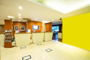 Ο χώρος του λόμπι ή της ρεσεψιόν στο Life Hotel Stasiun Kota Surabaya