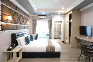 Televiisor ja/või meelelahutuskeskus majutusasutuses KTK Pattaya Hotel & Residence