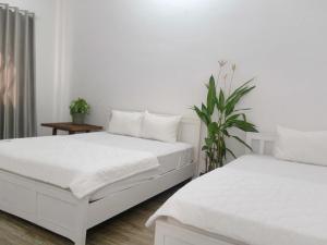 A bed or beds in a room at Happy Farm Tien Giang Homestay