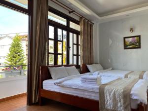 Postel nebo postele na pokoji v ubytování Holly Hostel