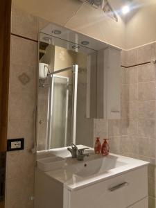 Koupelna v ubytování Great studio apartment in the heart of Chianni