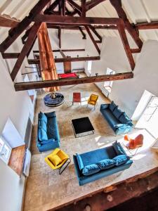 an overhead view of a living room with furniture at Le Moulin des Ducs in Épinac-les-Mines