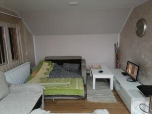 Ένα ή περισσότερα κρεβάτια σε δωμάτιο στο Apartmani Ognjen