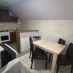 Η κουζίνα ή μικρή κουζίνα στο Apartmani Ognjen