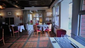 Foto dalla galleria di L'auberge Du Cochon D'or a Beuzeville