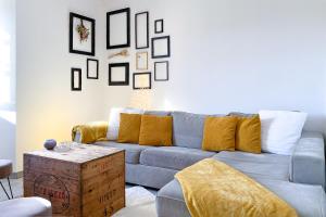 a living room with a couch and a table at Gite Tout la-haut, 20 min du Puy Mary in Saint-Cirgues-de-Jordanne