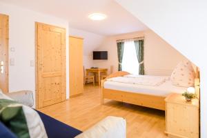Ένα ή περισσότερα κρεβάτια σε δωμάτιο στο Gästezimmer Steiner