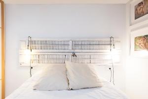 A bed or beds in a room at Del Parque Flats Especerias Balcony