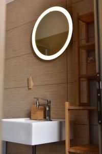 A bathroom at Pefkofyto Mountain Retreat