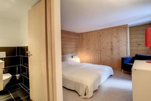 Postel nebo postele na pokoji v ubytování Clochard Céleste Rez