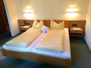 Postel nebo postele na pokoji v ubytování das Luggi Appartements