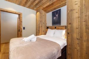 Postel nebo postele na pokoji v ubytování Penthouse Croix de Coeur