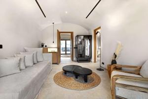 Radisson Blu Zaffron Resort, Santorini的休息区