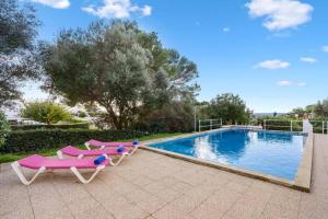 Bazén v ubytování Apartamento Cap Roig nebo v jeho okolí