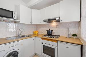 Kuchyň nebo kuchyňský kout v ubytování Apartamento Cap Roig