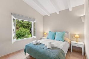 Postel nebo postele na pokoji v ubytování Apartamento Cap Roig + 15 fotografií
