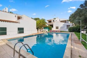 Bazén v ubytování Apartamento Cap Roig nebo v jeho okolí