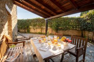 Restaurant o un lloc per menjar a El Pradin