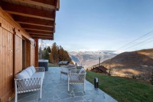 Phong cảnh thiên nhiên gần nhà gỗ