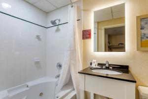 Bilik mandi di Comfort Inn Paramus - Hackensack