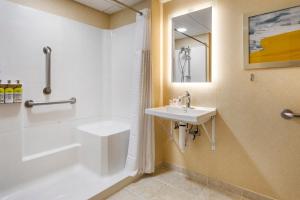 Bilik mandi di Comfort Inn Paramus - Hackensack