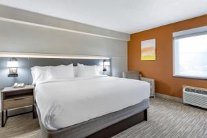 Katil atau katil-katil dalam bilik di Comfort Inn Paramus - Hackensack