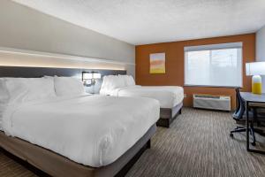 Katil atau katil-katil dalam bilik di Comfort Inn Paramus - Hackensack
