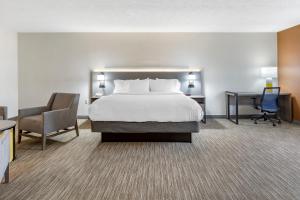 Postel nebo postele na pokoji v ubytování Comfort Inn Paramus - Hackensack + 20 fotografií