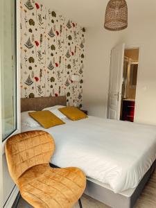Postel nebo postele na pokoji v ubytování Garden Hotel Rennes Centre Gare