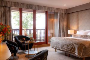 Uma cama ou camas num quarto em Wineport Lodge