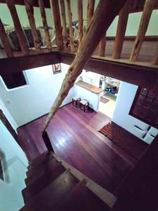 an overhead view of a living room with a wooden floor at Cecilia & Pretinho's House in Vale do Capao