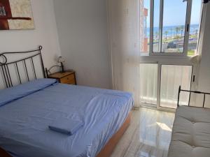 Posteľ alebo postele v izbe v ubytovaní SUN AND BEACH LOVER LA PINEDA XXX
