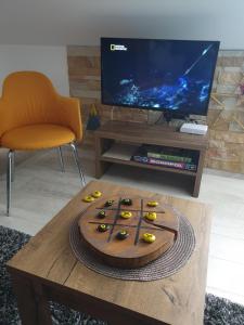 TV a/nebo společenská místnost v ubytování Apartments S73&S74 Milmari Resort, Kopaonik